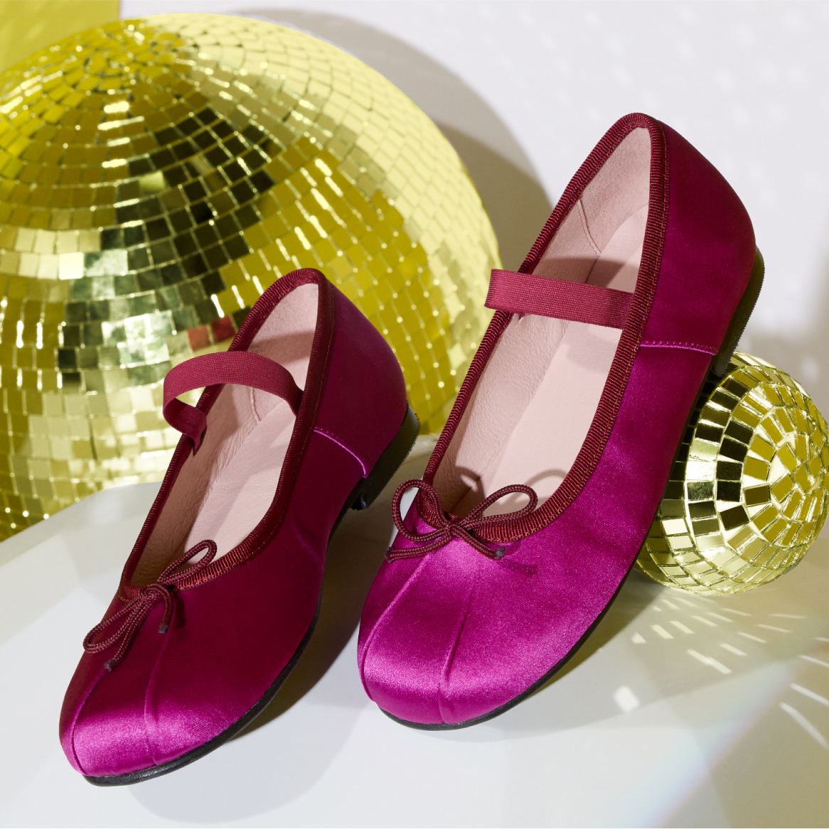 Discover a selection of chic shoes for the Holiday.