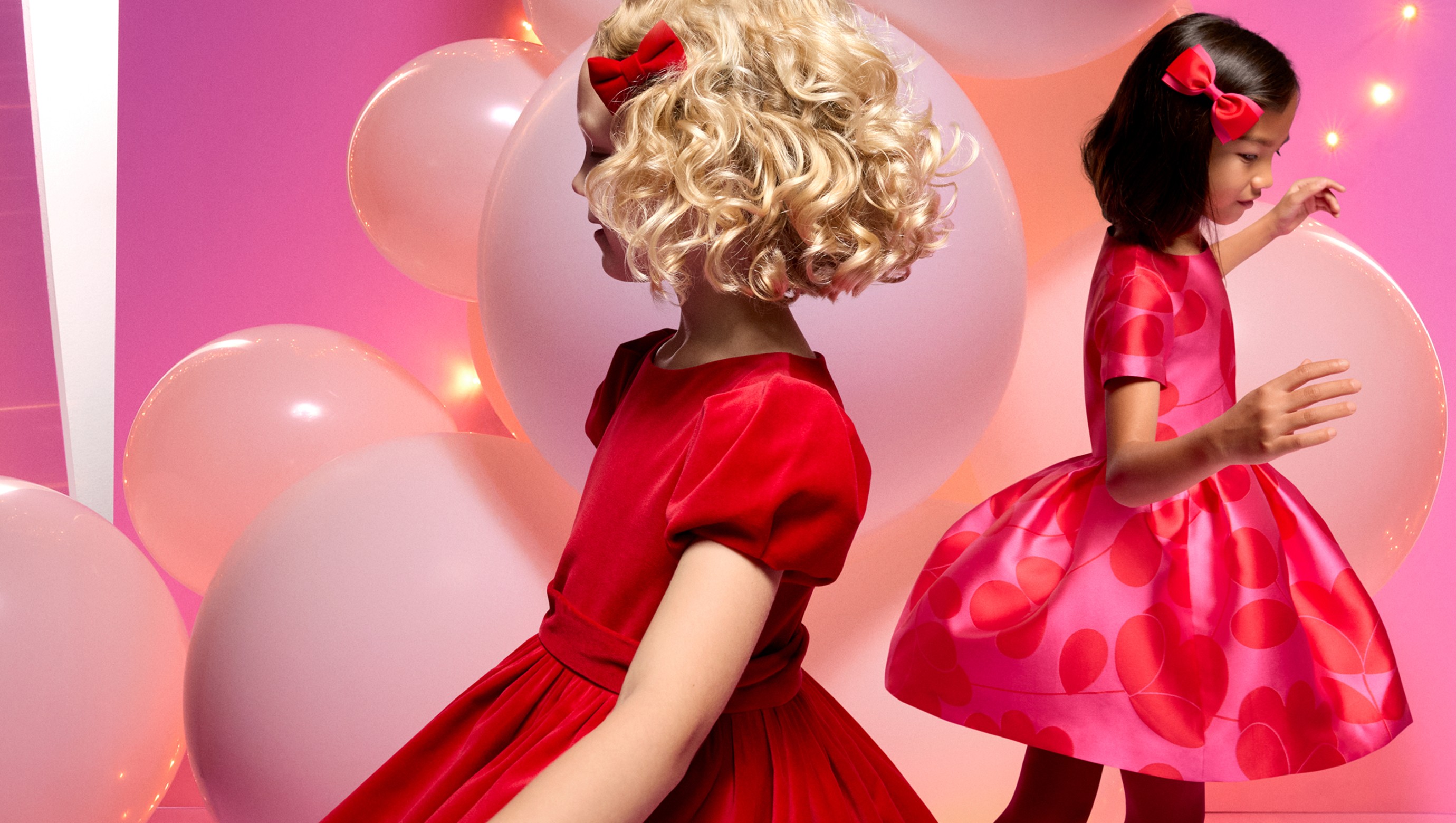 Una Navidad llena de color, descubra as elegantes roupas de festa para bebé e criança.